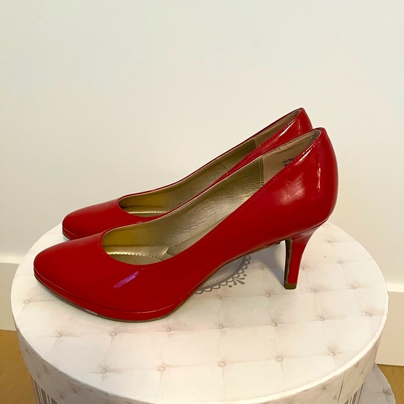 Kelly & Katie patent leather style red heels - Picture 4 of 6